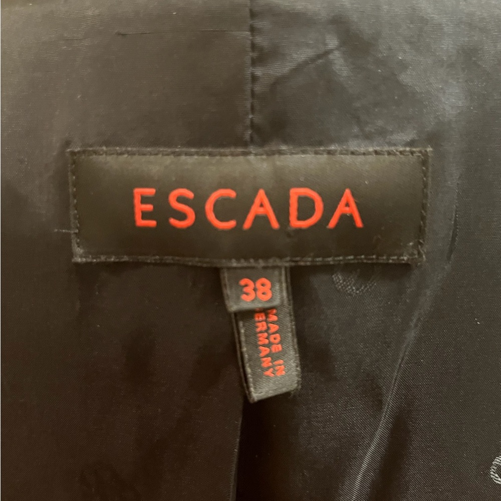 ESCADA Women Tailored Hourglass Blazer in Grey Wool - Picture 2 of 15